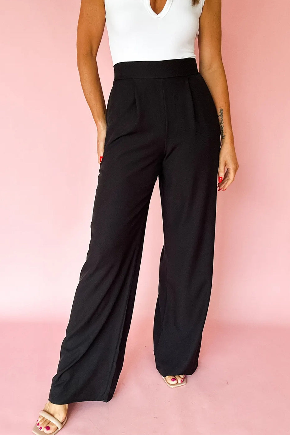 Pleated Straight Pants in Black